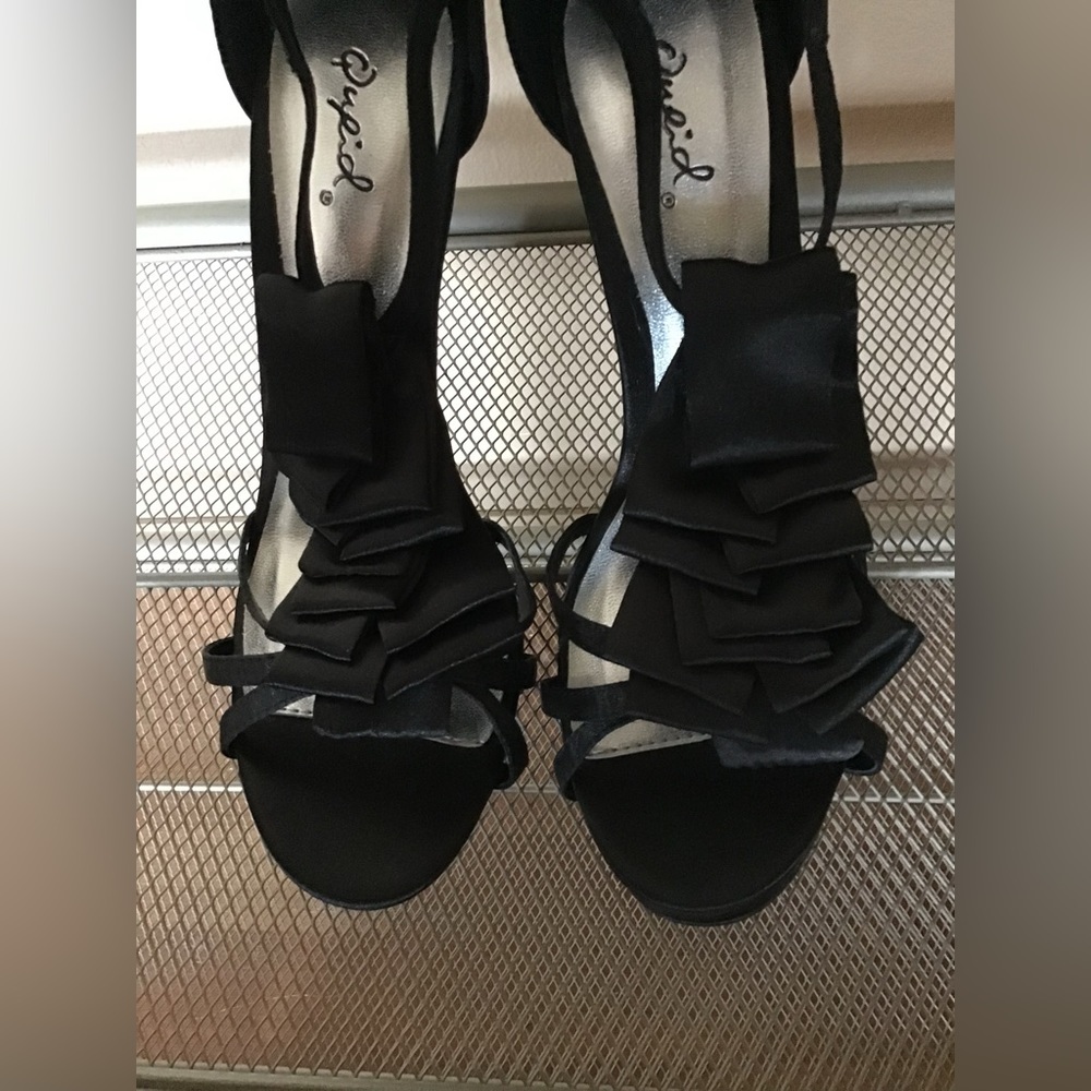 Qupid black stiletto heels with ruffles. Dressy satiny shoes. Size 7.5 - Picture 8 of 12